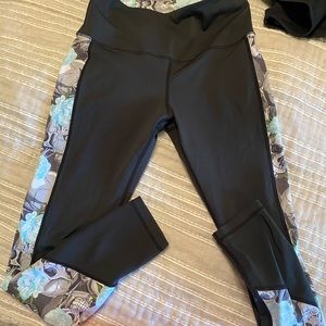 Feed Me Fight Me Blue Skull Leggings Size M